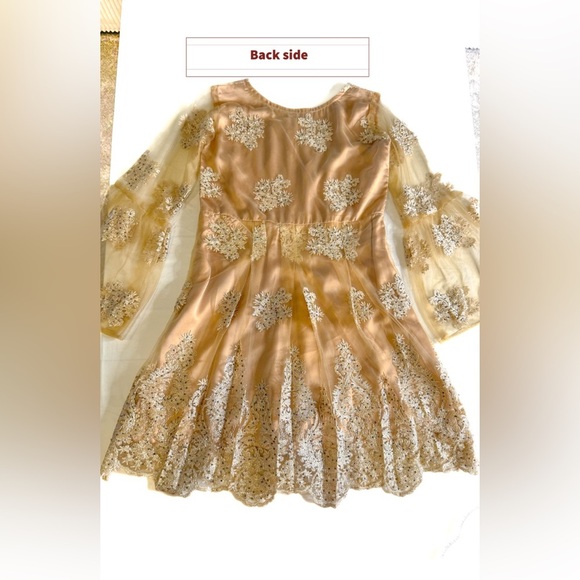 Elegant Women’s Beige Embroidered Kurta Set- Size Medium - Picture 4 of 8